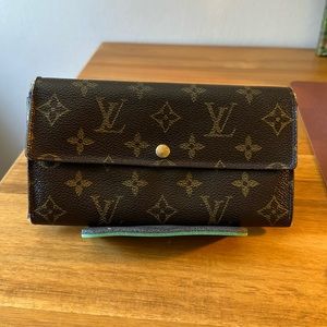 [SOLD] Louis Vuitton Sarah wallet monogram